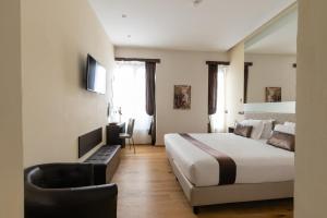 Postel nebo postele na pokoji v ubytování Aiello Rooms - San Babila