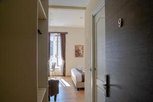 Postel nebo postele na pokoji v ubytování Aiello Rooms - San Babila