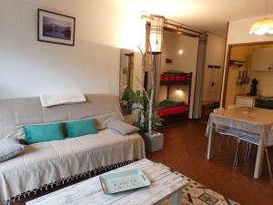 Posteľ alebo postele v izbe v ubytovaní Studio Confort 4 Personnes avec Balcon, Parking et Casier à Ski - Saint-Lary-Soulan - FR-1-457-305