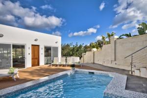 Bazén v ubytování Villa Dea - By Luxury Villas Malta nebo v jeho okolí