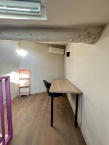 Fotografia z galérie ubytovania Appartement 100M2 dernier étage - chambre atypique v destinácii Aix-en-Provence