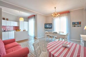 A television and/or entertainment centre at B&B Del Corso