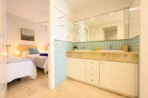 Posteľ alebo postele v izbe v ubytovaní Imperator Sea Views Apartments