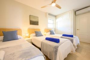 Posteľ alebo postele v izbe v ubytovaní Imperator Sea Views Apartments