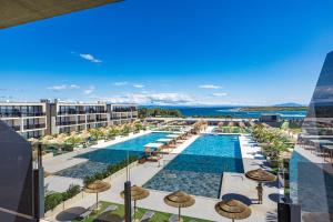 a view of the pool at a resort with umbrellas at Hotel Del Mar Emotion in Pula