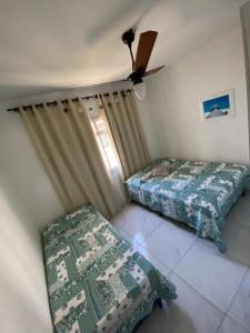 Postel nebo postele na pokoji v ubytování Amplo Apartamento Guarapari - Praia do Morro- Edifício San Martin -Decorado- LOCALIZAÇÃO IMBATÍVEL - Em frente a Supermercado e farmacia - Praia Center - 3 quartos - Internet - Vaga de estacionamento