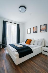 Ένα ή περισσότερα κρεβάτια σε δωμάτιο στο Fox Premium Apartment & Free Private Parking