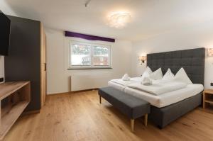 A bed or beds in a room at Villa Waluliso by Schladming-Appartements