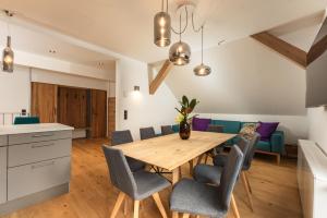 A seating area at Villa Waluliso by Schladming-Appartements