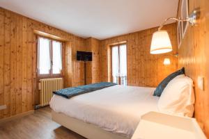 A bed or beds in a room at Hotel Signal