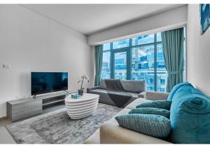 Khu vực ghế ngồi tại First Class Apartments in Seven Palm with direct Access to the West Palm Beach and Nakheel Mall