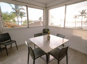 Bilde i galleriet til Merveilleux studio cosy vue mer - piscine i Baie Nettle