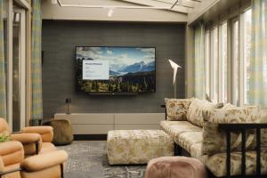 a living room with a couch and a tv at Carlton Oasis Hotel in Spijkenisse