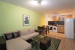 A kitchen or kitchenette at Modern and Bright Apartments near Center - FREE PARKING