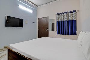 Spot ON Hotel Ayush tesisinde bir odada yatak veya yataklar