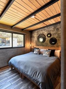 Postel nebo postele na pokoji v ubytování Cabaña Buganvilia, Tapalpa + 35 fotografií