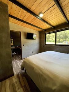 Postel nebo postele na pokoji v ubytování Cabaña Buganvilia, Tapalpa