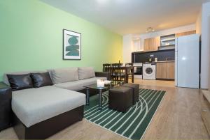 A kitchen or kitchenette at Modern and Bright Apartments near Center - FREE PARKING