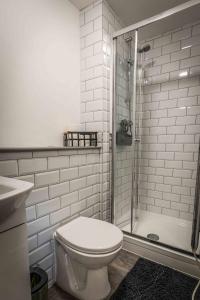 a white bathroom with a toilet and a shower at Swan House Apartment 7 - 2 Bed Apartment - Sleeps 5 - Free Parking - Liverpool - close to city centre - By ALL ELITE STAYS in Liverpool