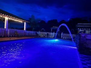 a swimming pool with blue lights in the night at Finca Vacacional Guanani in Socorro