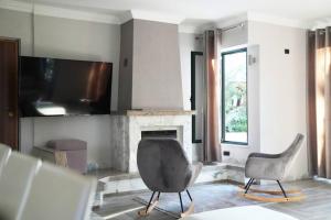 Billede fra billedgalleriet på The Beachfront Villa by PikHost i Golem + 42 billeder