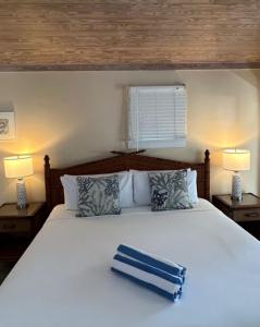 Ένα ή περισσότερα κρεβάτια σε δωμάτιο στο Ambrosia Key West