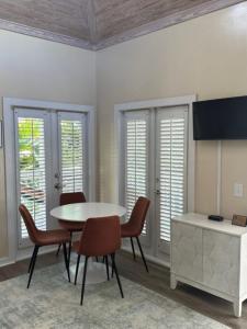 Μια τηλεόραση ή/και κέντρο ψυχαγωγίας στο Ambrosia Key West