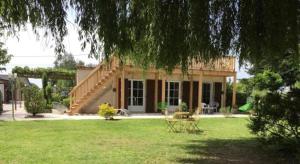 a house with a staircase in a yard at Chambres et Table d'hôtes Cerviña in Châteauneuf-sur-Loire