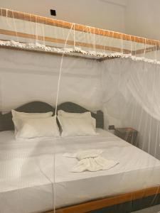 Postel nebo postele na pokoji v ubytování Golden Wave