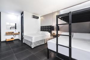 Hotel Cartagena DC客房内的一张或多张床位