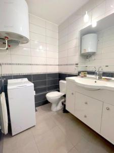 Kúpeľňa v ubytovaní 4PA109 Appartement F2 résidence avec piscine parking et cours de tennis