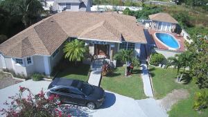 a car parked in front of a house at Cocoplum Rest N Hideaway #2 in Nassau +7 photos