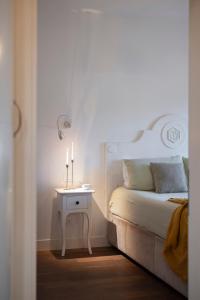 A bed or beds in a room at Corso Emanuele Apartments