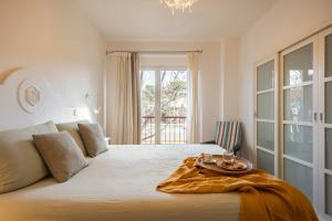 A bed or beds in a room at Corso Emanuele Apartments