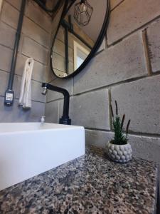 Bilik mandi di Container Guesthouse - 2