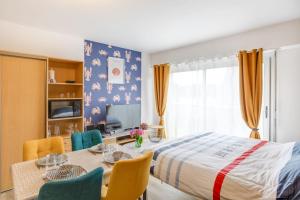 Postel nebo postele na pokoji v ubytování Gîte du Pêcheur