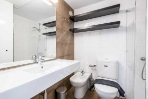 A bathroom at Bonaigua 006 by SeaMount Rentals