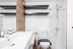 A bathroom at Bonaigua 006 by SeaMount Rentals