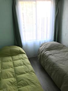 a bedroom with a bed and a window at Arriendo de verano, La Serena 2026 in La Serena