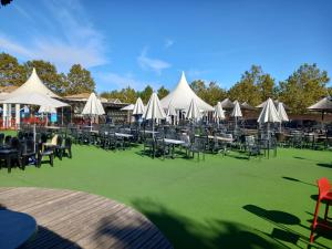 Restaurace v ubytování JOLI MOBILHOME 8 PERS climatisé CA62