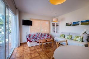 a living room with a couch and a table at apartamento edificio migjorn santo tomas in Santo Tomás