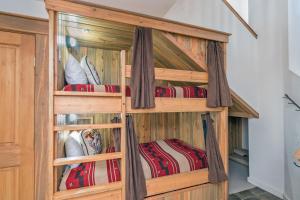 a bunk bed in a room at Telemark B by AvantStay Ski In Ski Out at the Heart of Mountain Village in Telluride