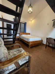 a bedroom with two beds and a stair case at Vista Encantada Hotel & Masajes Profesionales in Villa Canales