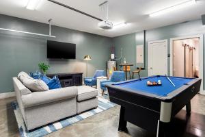 a living room with a pool table and a couch at Waverly by AvantStay Nashville-Inspired Townhome w Luxury Kitchen Pool Table in Nashville