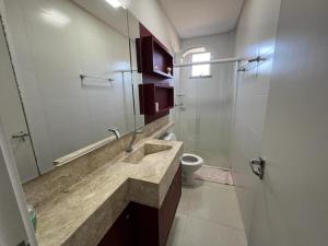 Ένα μπάνιο στο Linda Cobertura com Spa sem aquecimento +27 φωτογραφίες