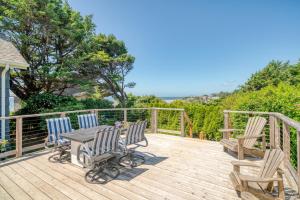 Beach Pines Bungalow by AvantStay Classic Cottage Steps to the Beach w Private Yard