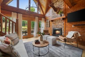 a living room with a fireplace and a stone wall at Tennessee Blue by AvantStayHeart of Pigeon Forge in Pigeon Forge