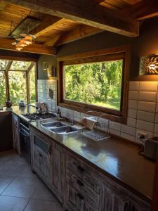 Kuchyňa alebo kuchynka v ubytovaní La Huala