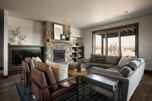 A seating area at Smith by AvantStay Magnificent Home Located In The Brasada Ranch Community
