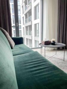 Glamorous 1BR condo w/free parking